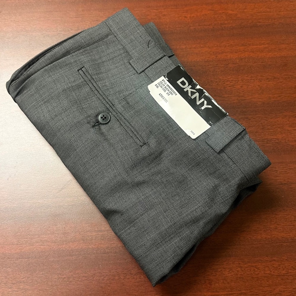 DKNY Wool Dress Pants Size 42x30 Pleated Cuffed Trousers Slacks Business NWT‎